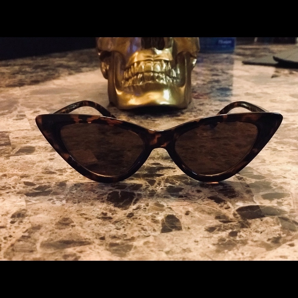 Classic Cat Eye Tortoiseshell Vintage Style Sunglasses - Brown